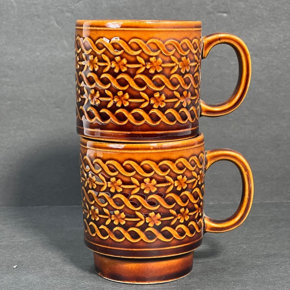 Vintage Stacking Cups Mugs 2 Set Brown Textured Boho Floral 70s Coffee Tea